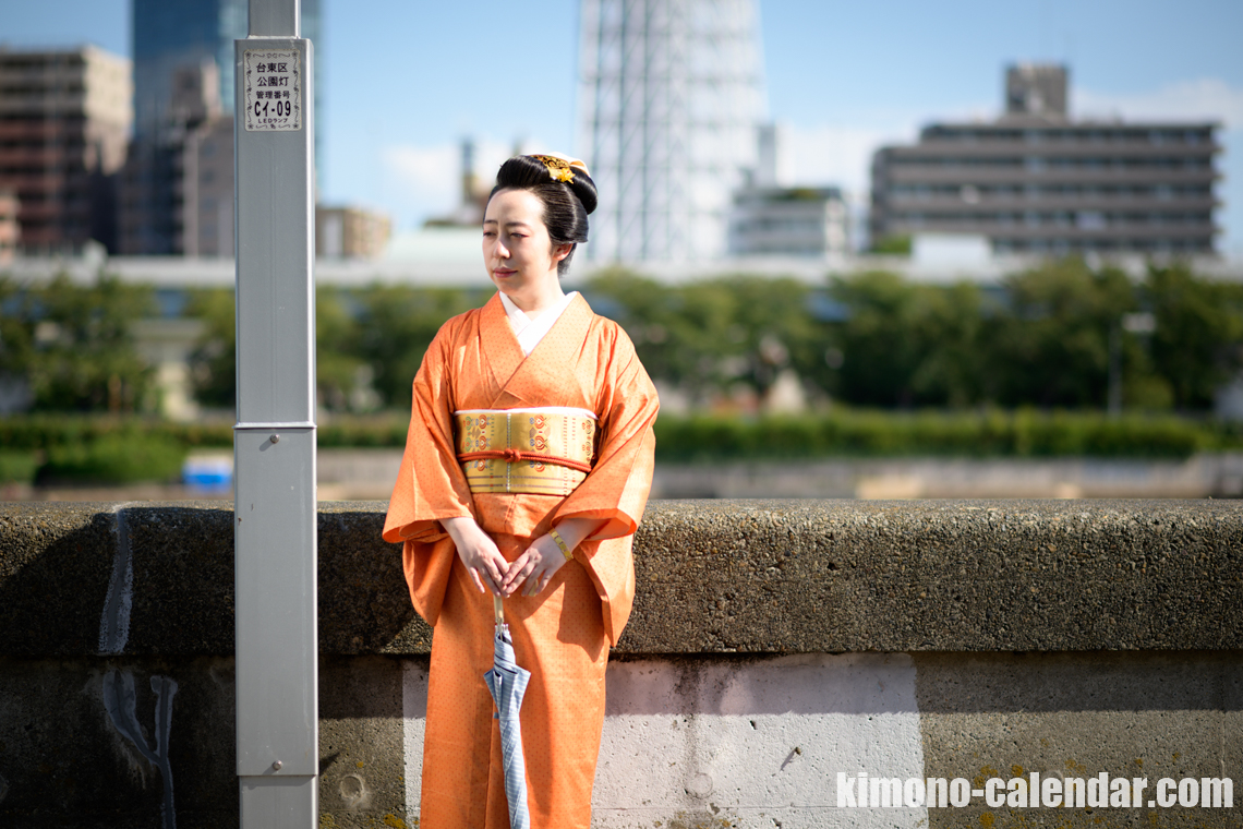 女性の上半身写真