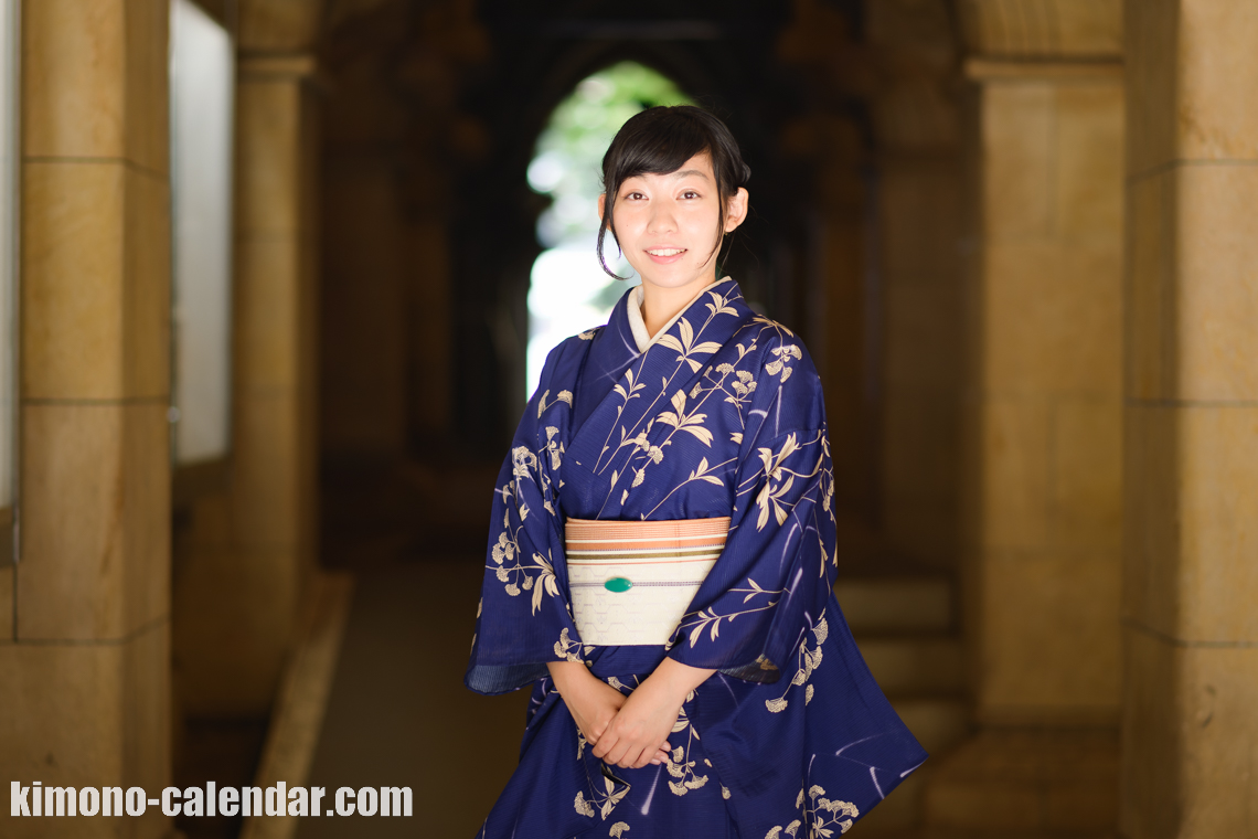 女性の上半身写真