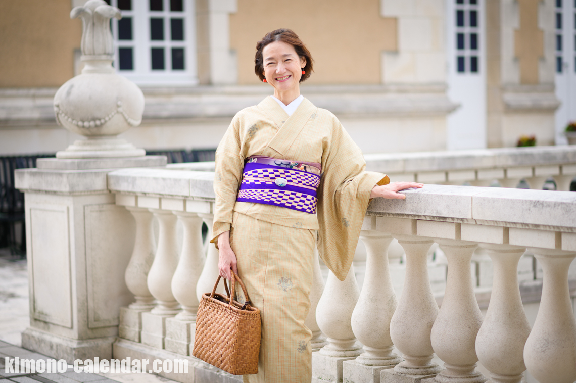 女性の上半身写真