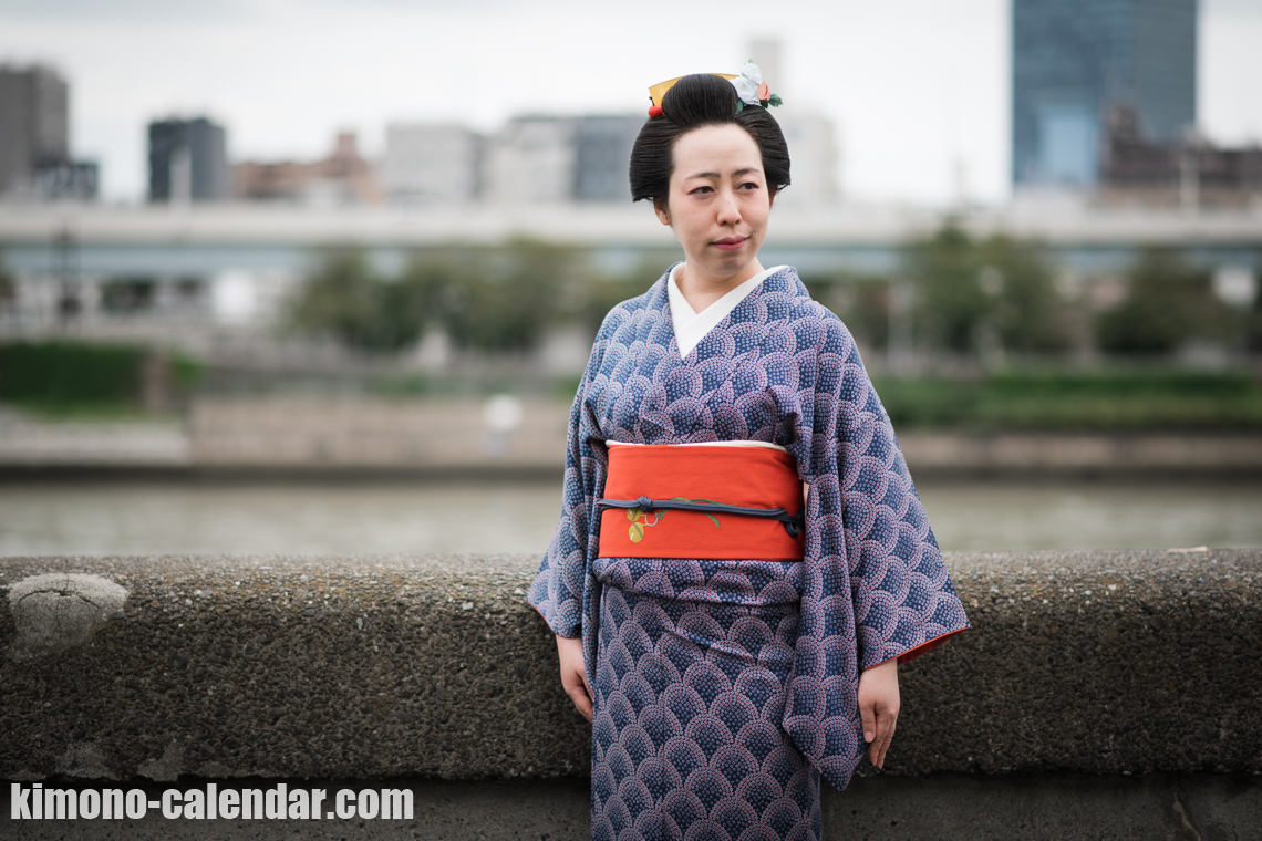 女性の上半身写真