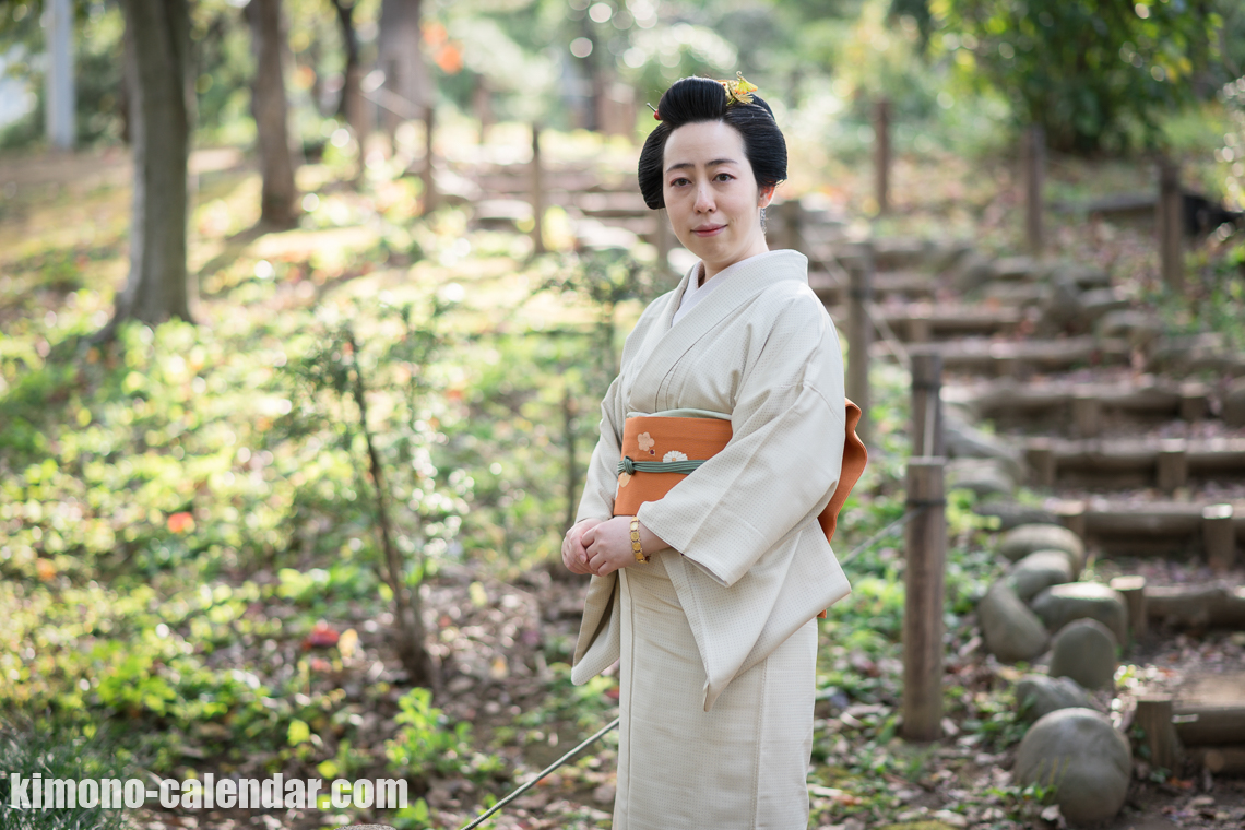 女性の上半身写真