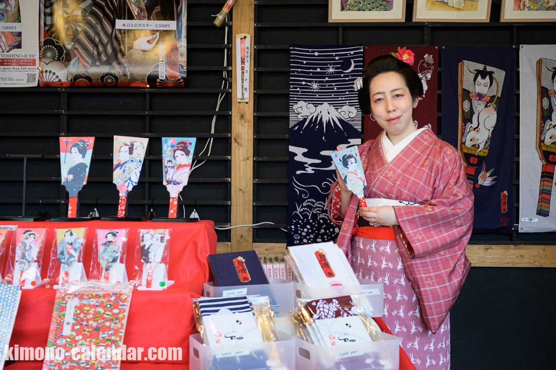 女性の上半身写真