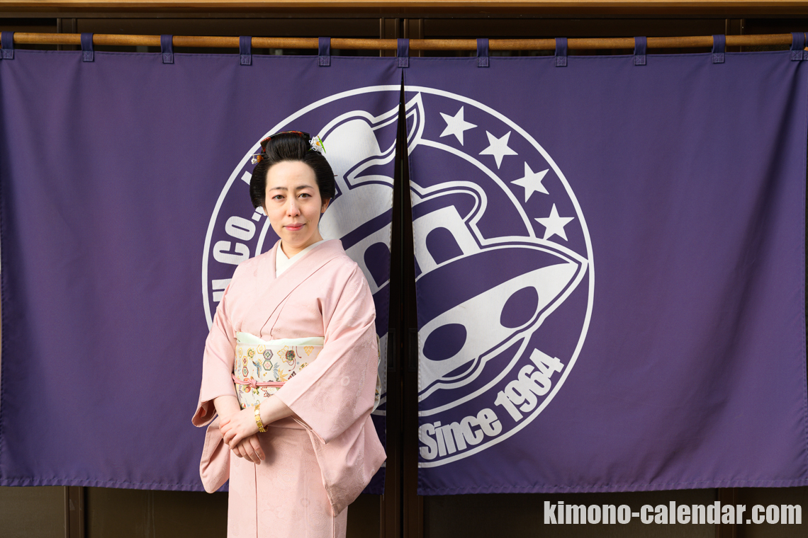 女性の上半身写真