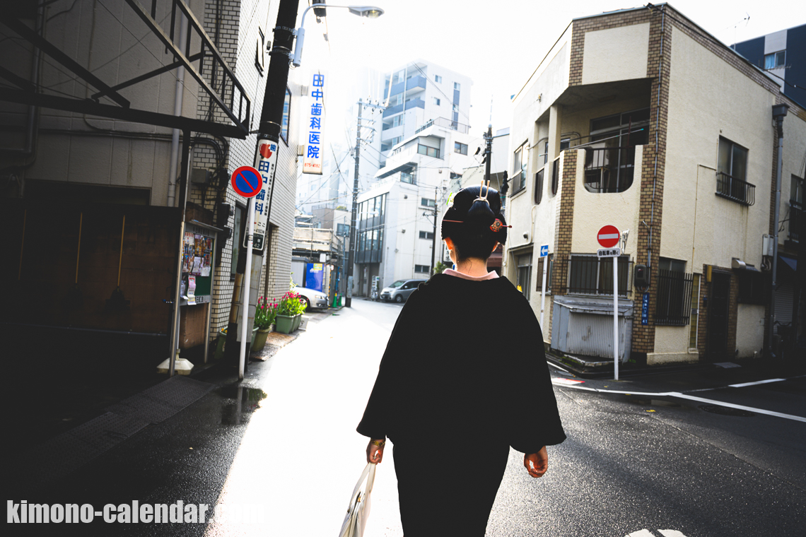 女性の上半身写真