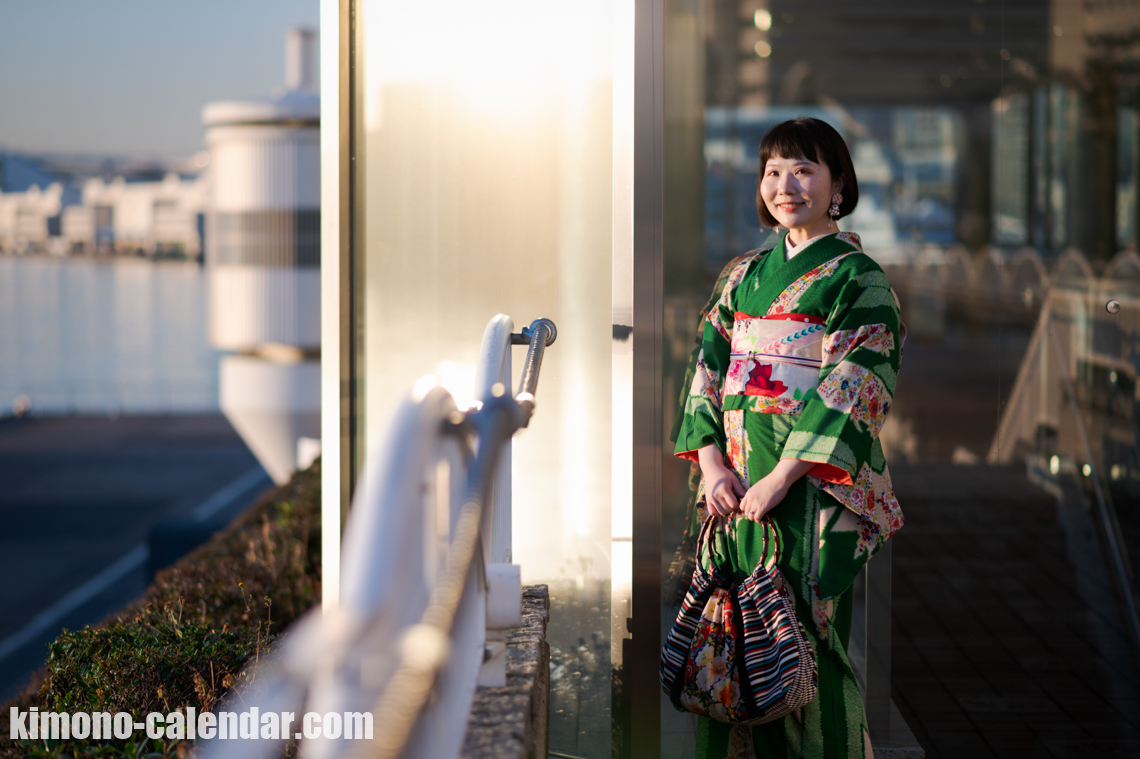 女性の上半身写真