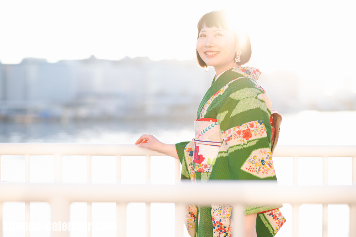 女性の上半身写真