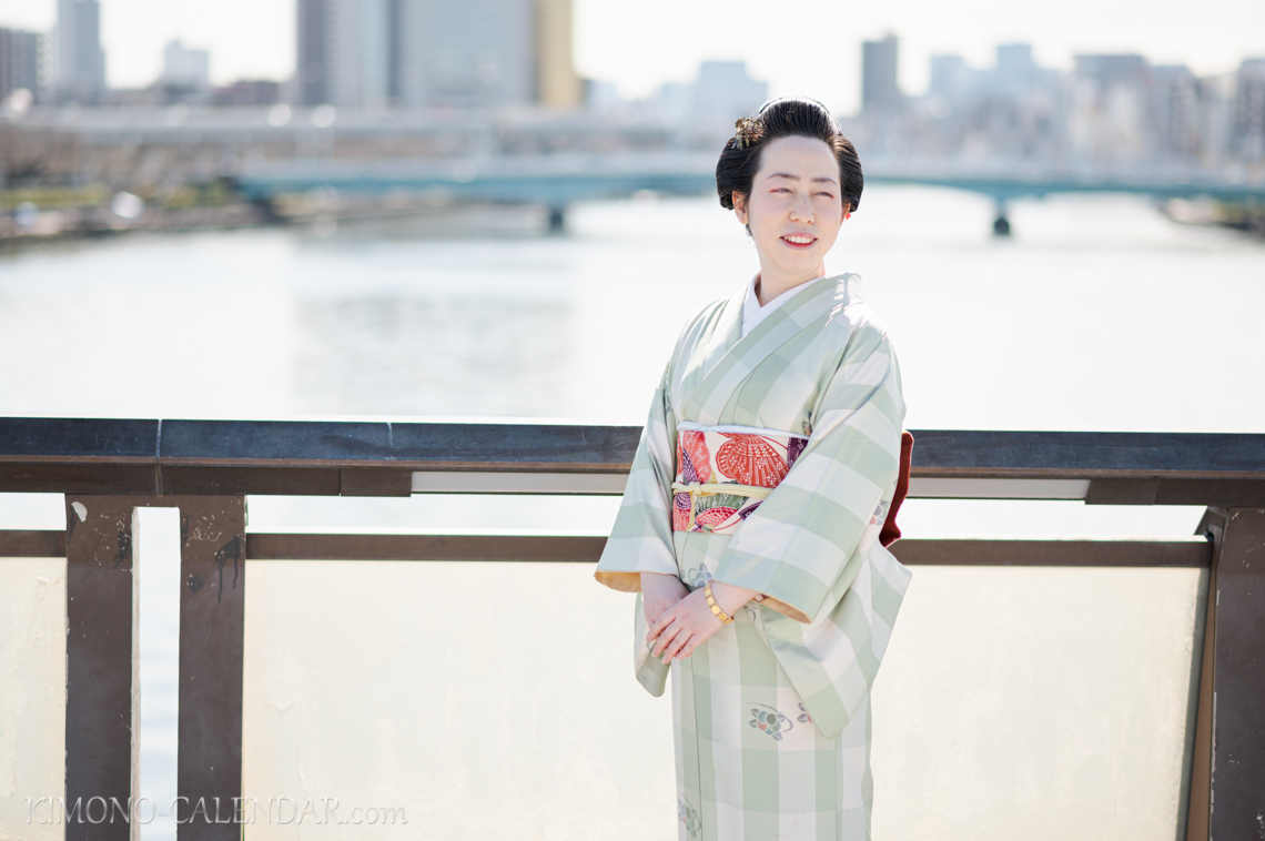 女性の上半身写真