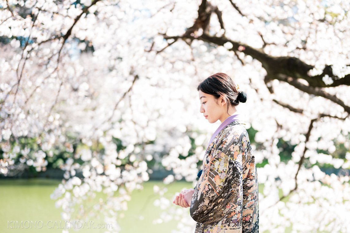 女性の上半身写真