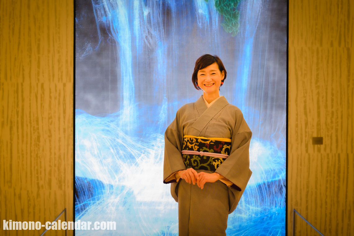 女性の上半身写真