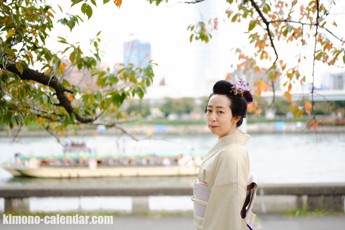 女性の上半身写真