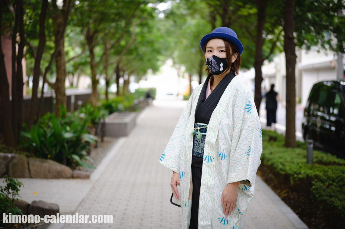 女性の上半身写真