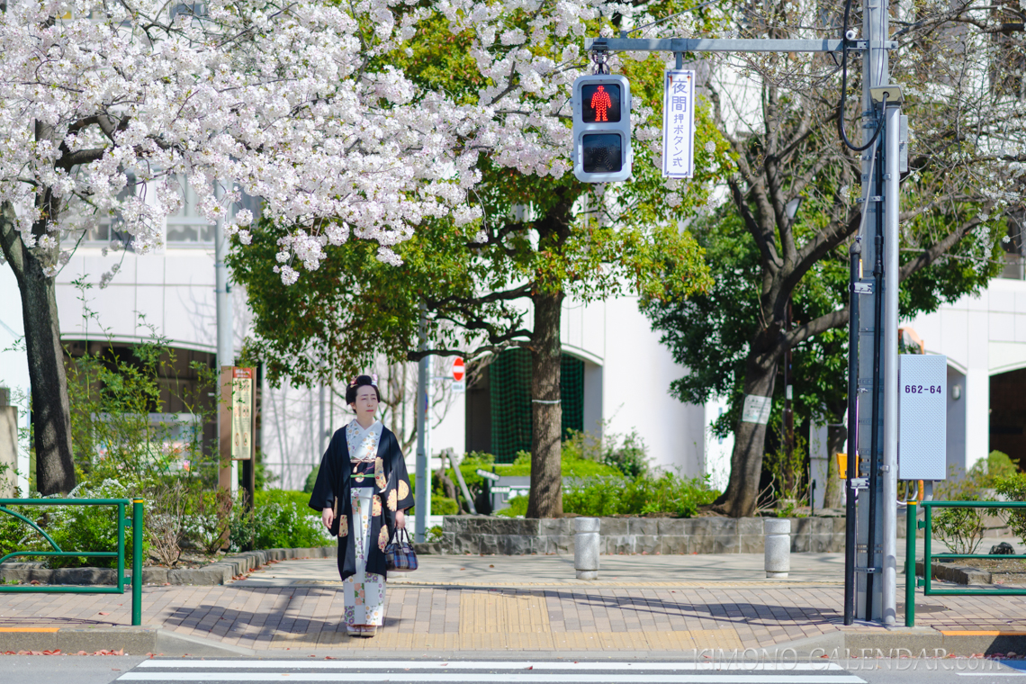 女性の全身写真