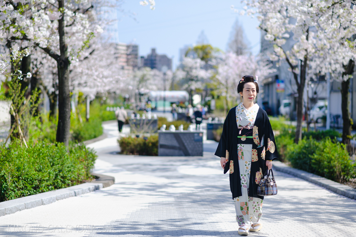 女性の全身写真