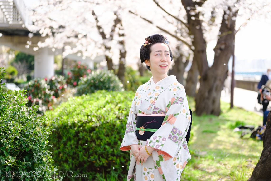 女性の上半身写真