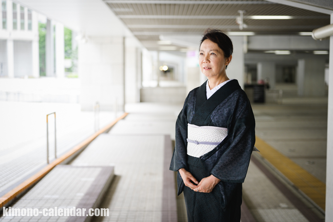 女性の上半身写真