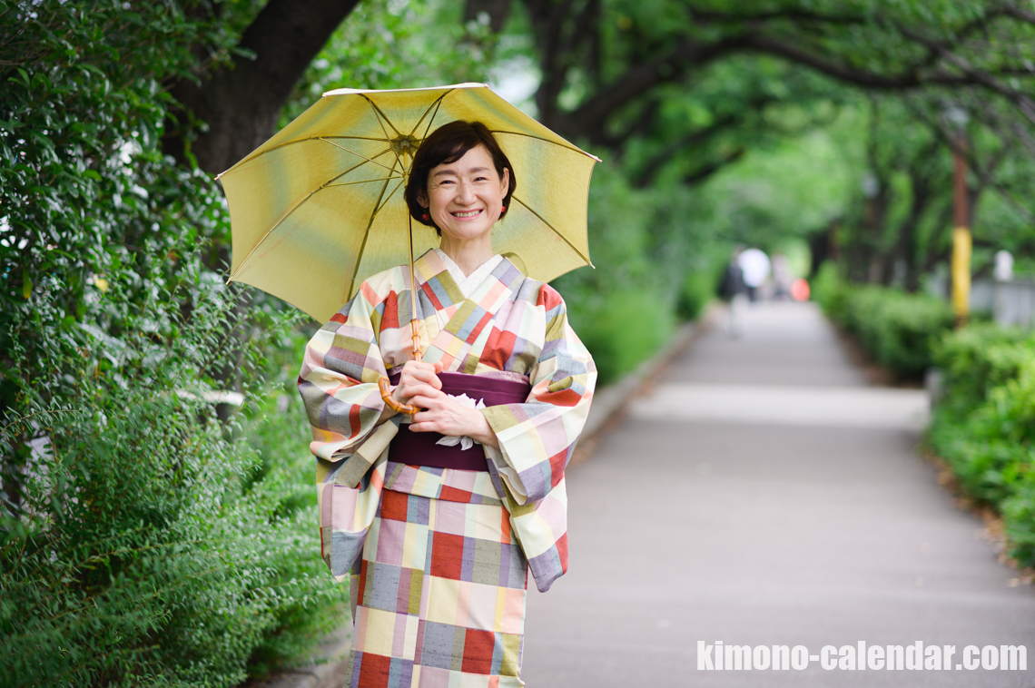 女性の上半身写真