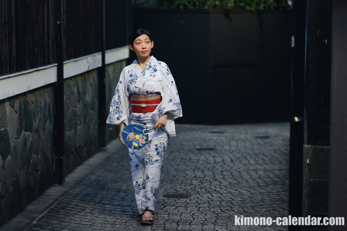 女性の全身写真