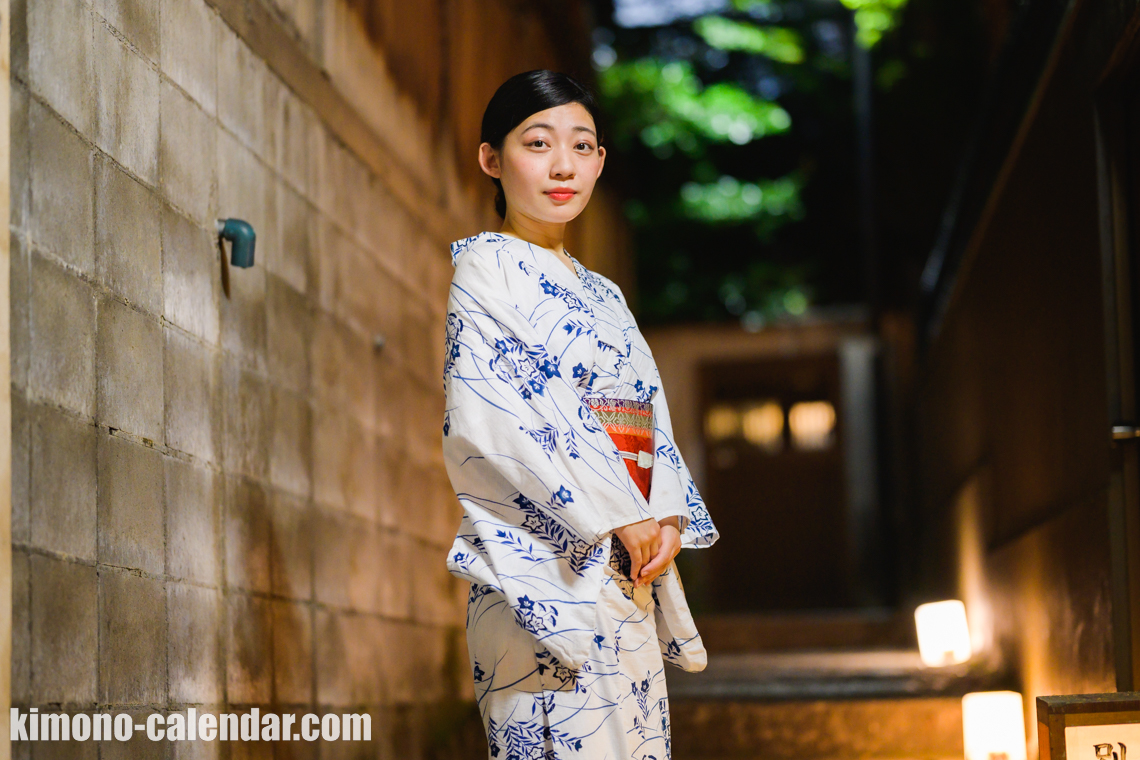 女性の上半身写真