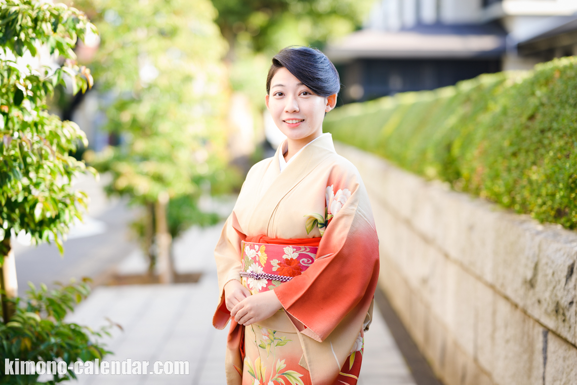 女性の上半身写真