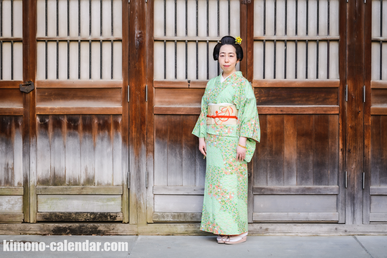 女性の全身写真