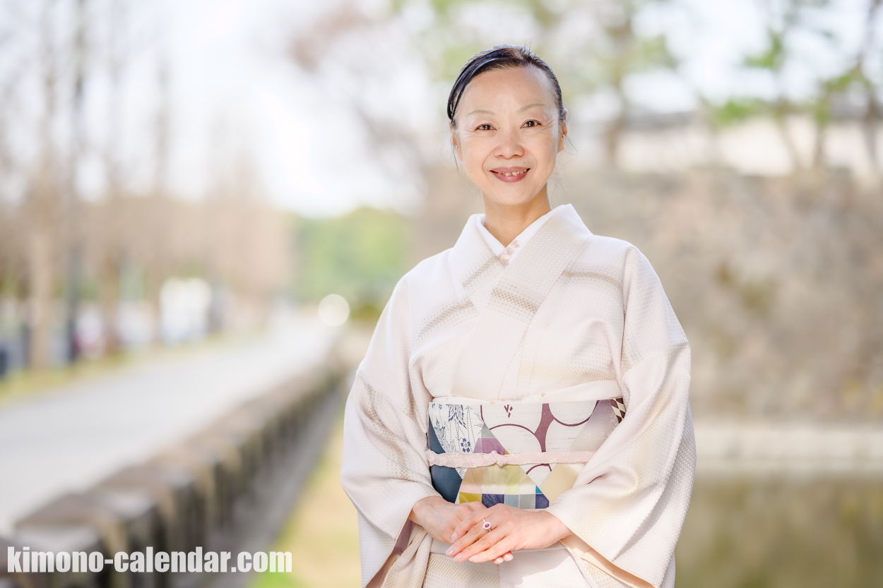 女性の上半身写真