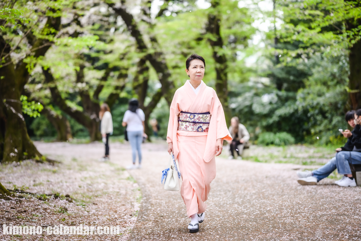 女性の全身写真