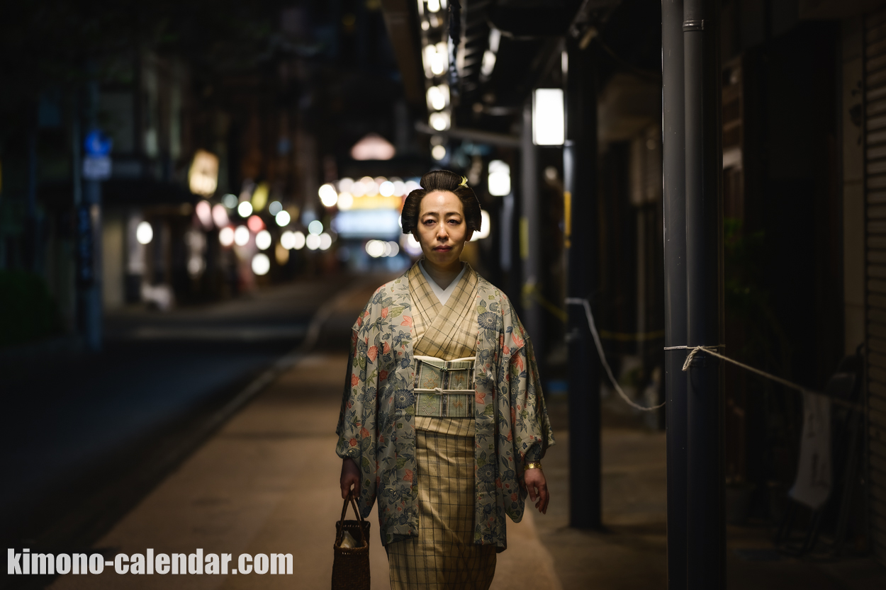 女性の上半身写真