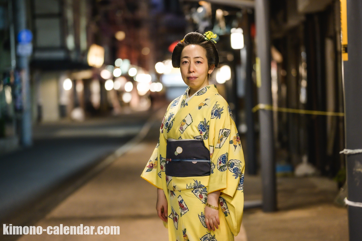 女性の上半身写真