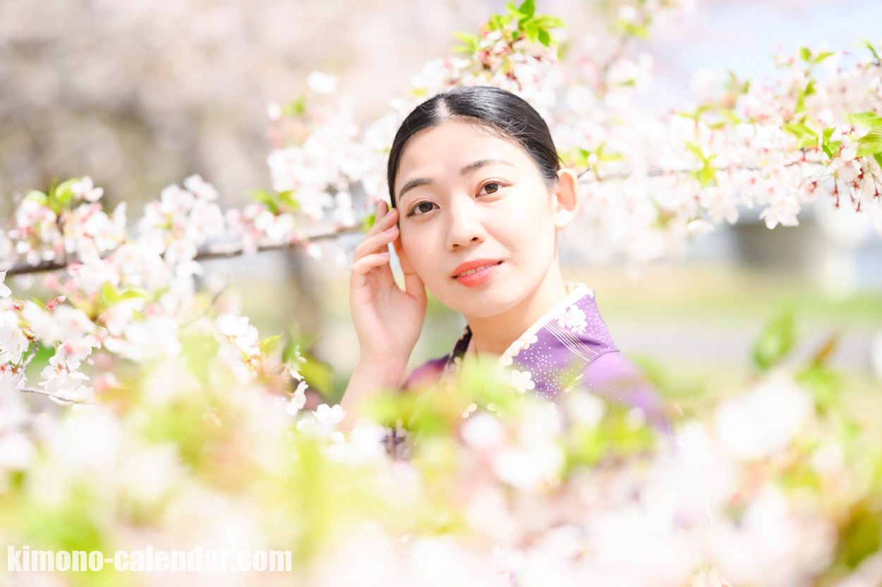 女性の上半身写真