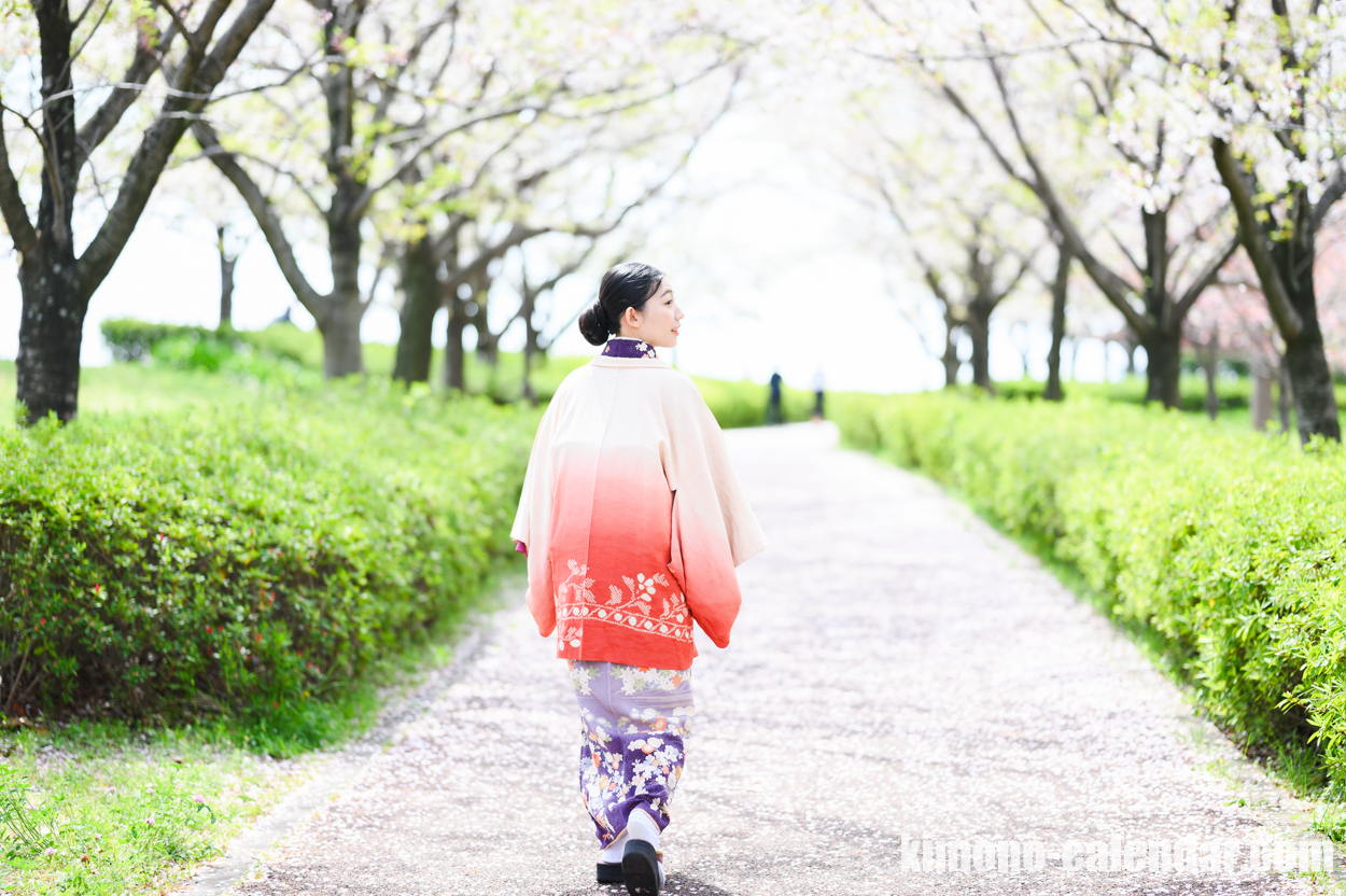 女性の後姿全身写真