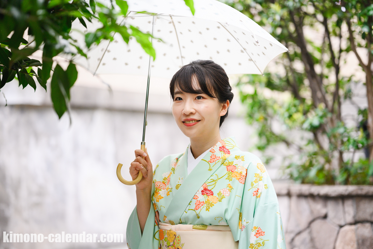 女性の上半身写真