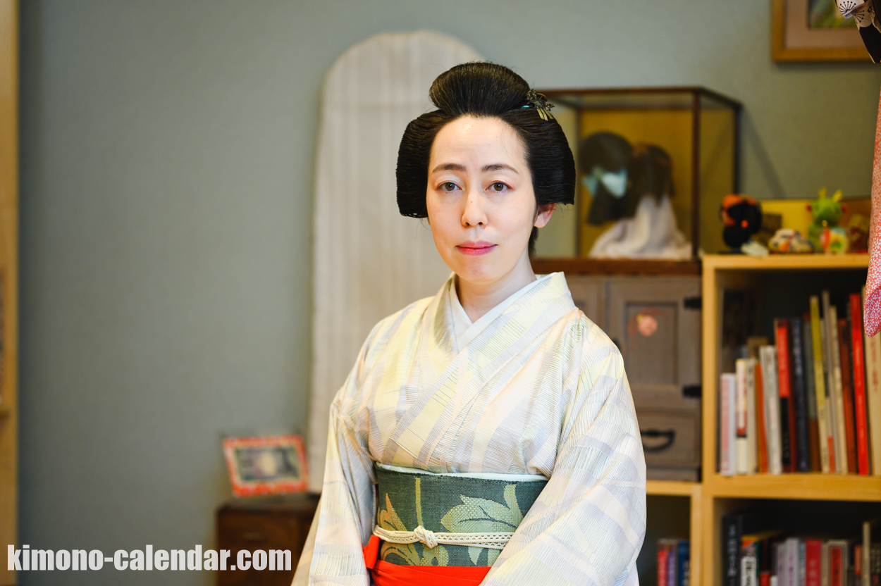 女性の上半身写真