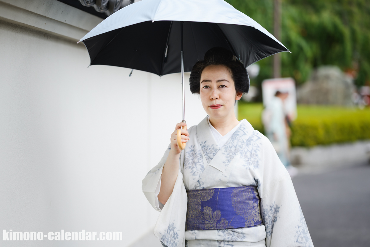 女性の上半身写真