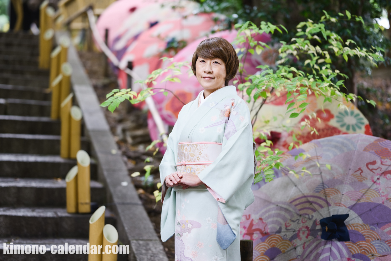 女性の上半身写真