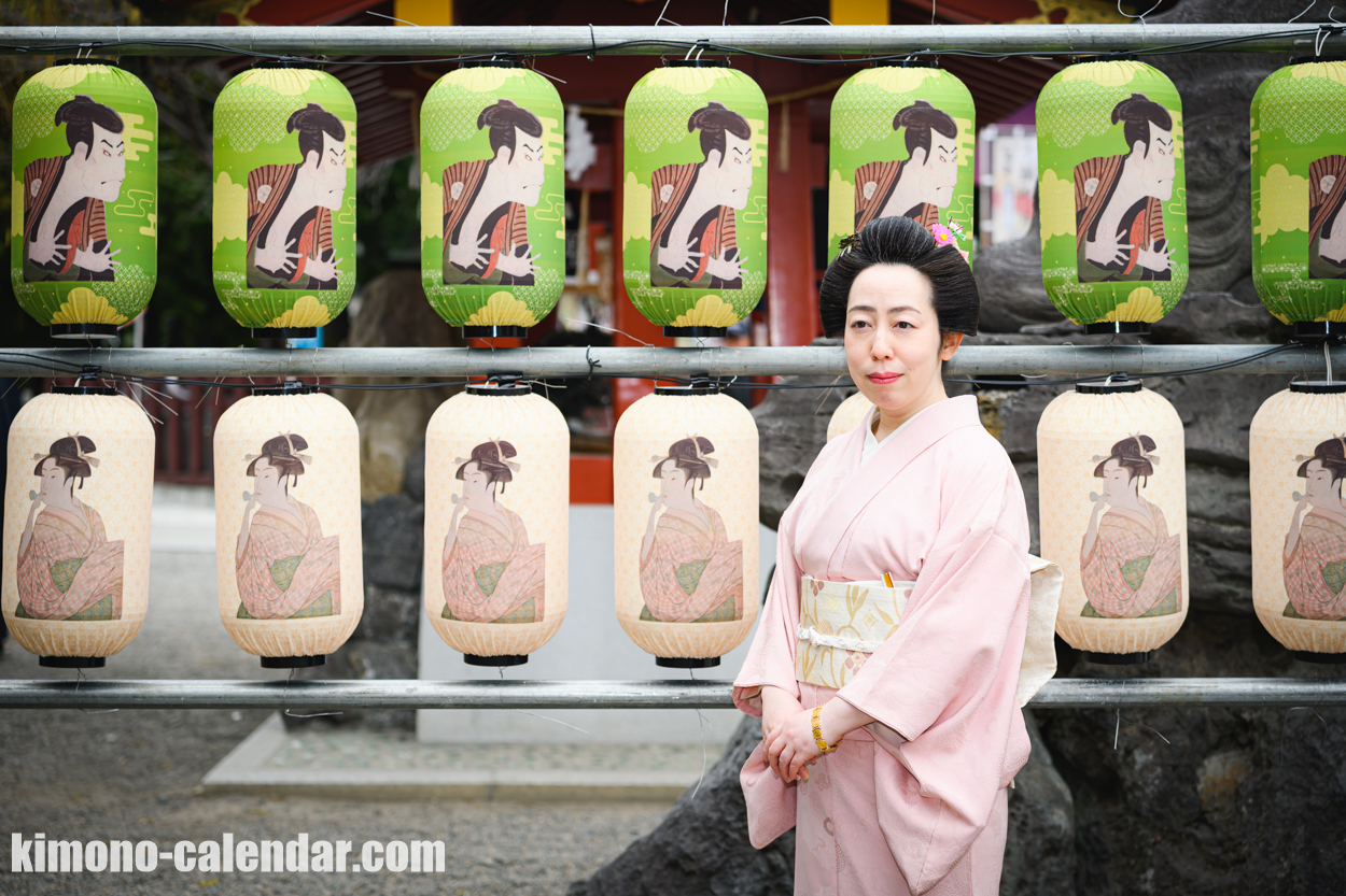 女性の上半身写真